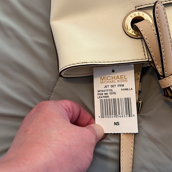 Michael Kors Jet Set Tote - Not Perfect - Picture 5 of 11